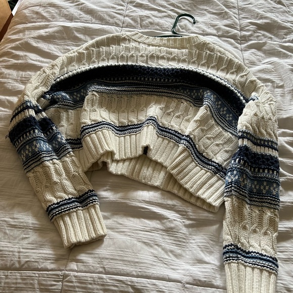 cream and blue sweater - Picture 2 of 3